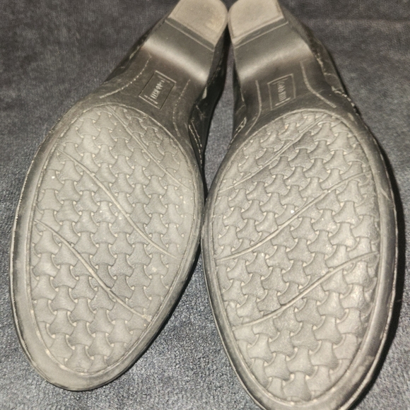 Cobb Hill Sz 7 by New Balance Leather Black and Brown Low Heels - Picture 5 of 12